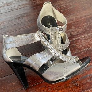 MK SILVER ZIPPER HEELS